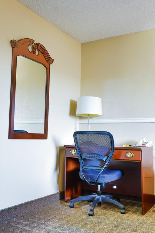 Super 8 By Wyndham Charlotte University Εξωτερικό φωτογραφία