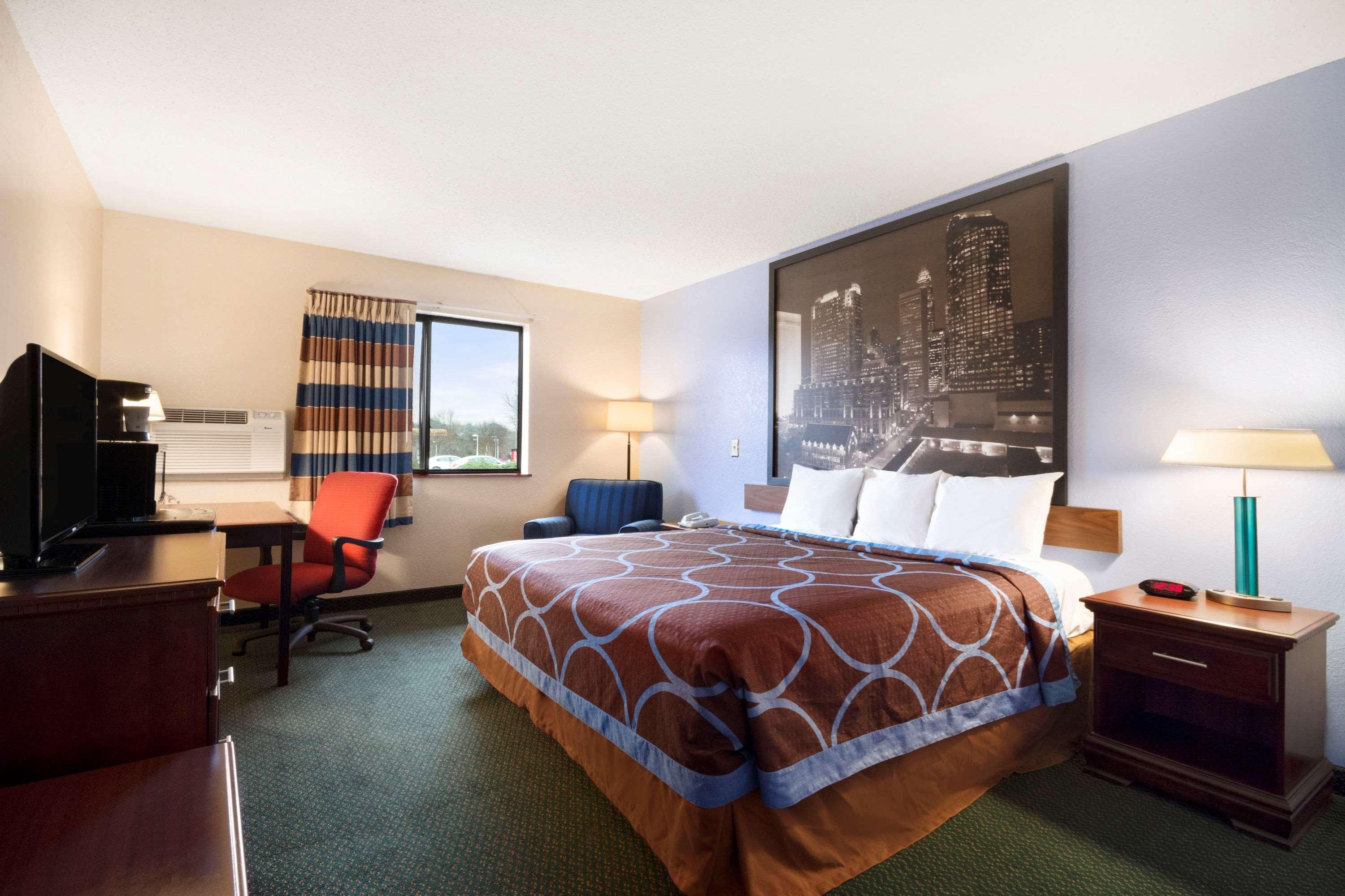 Super 8 By Wyndham Charlotte University Εξωτερικό φωτογραφία
