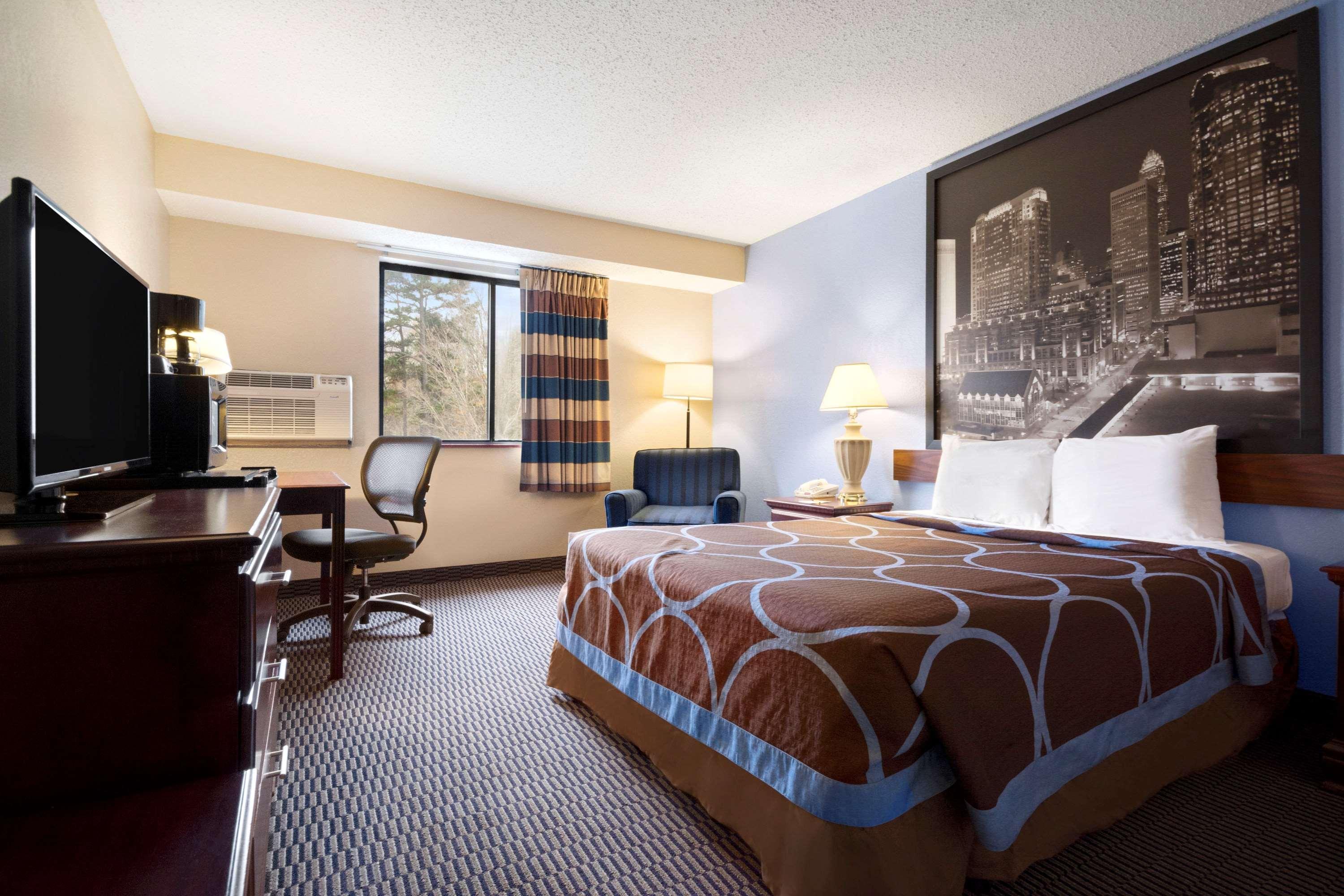 Super 8 By Wyndham Charlotte University Εξωτερικό φωτογραφία