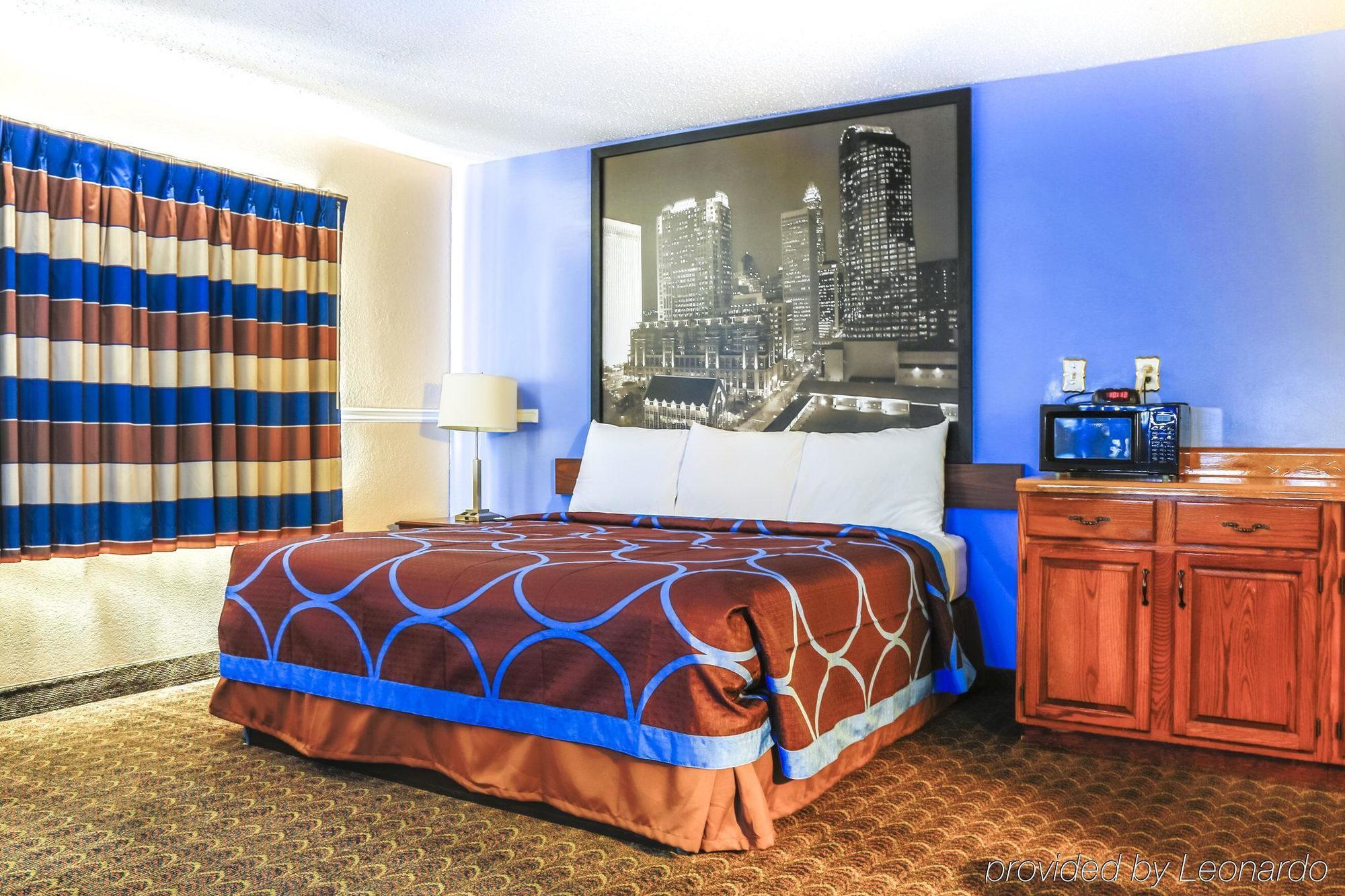 Super 8 By Wyndham Charlotte University Εξωτερικό φωτογραφία
