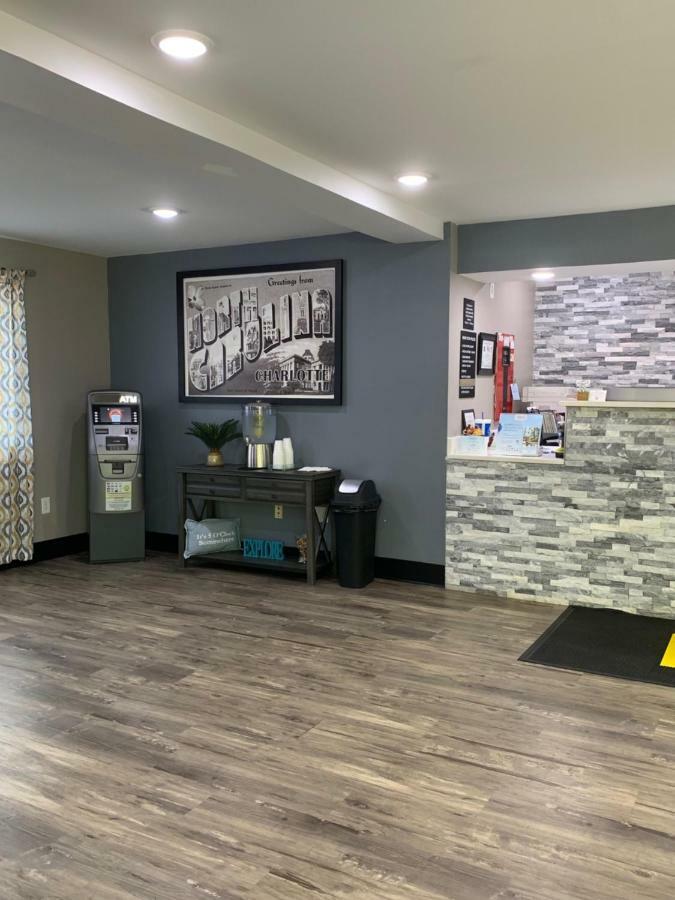 Super 8 By Wyndham Charlotte University Εξωτερικό φωτογραφία