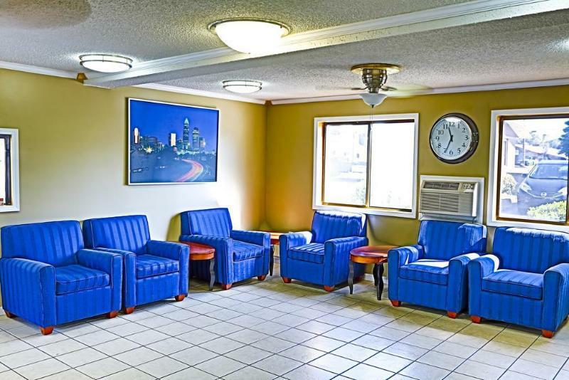 Super 8 By Wyndham Charlotte University Εξωτερικό φωτογραφία